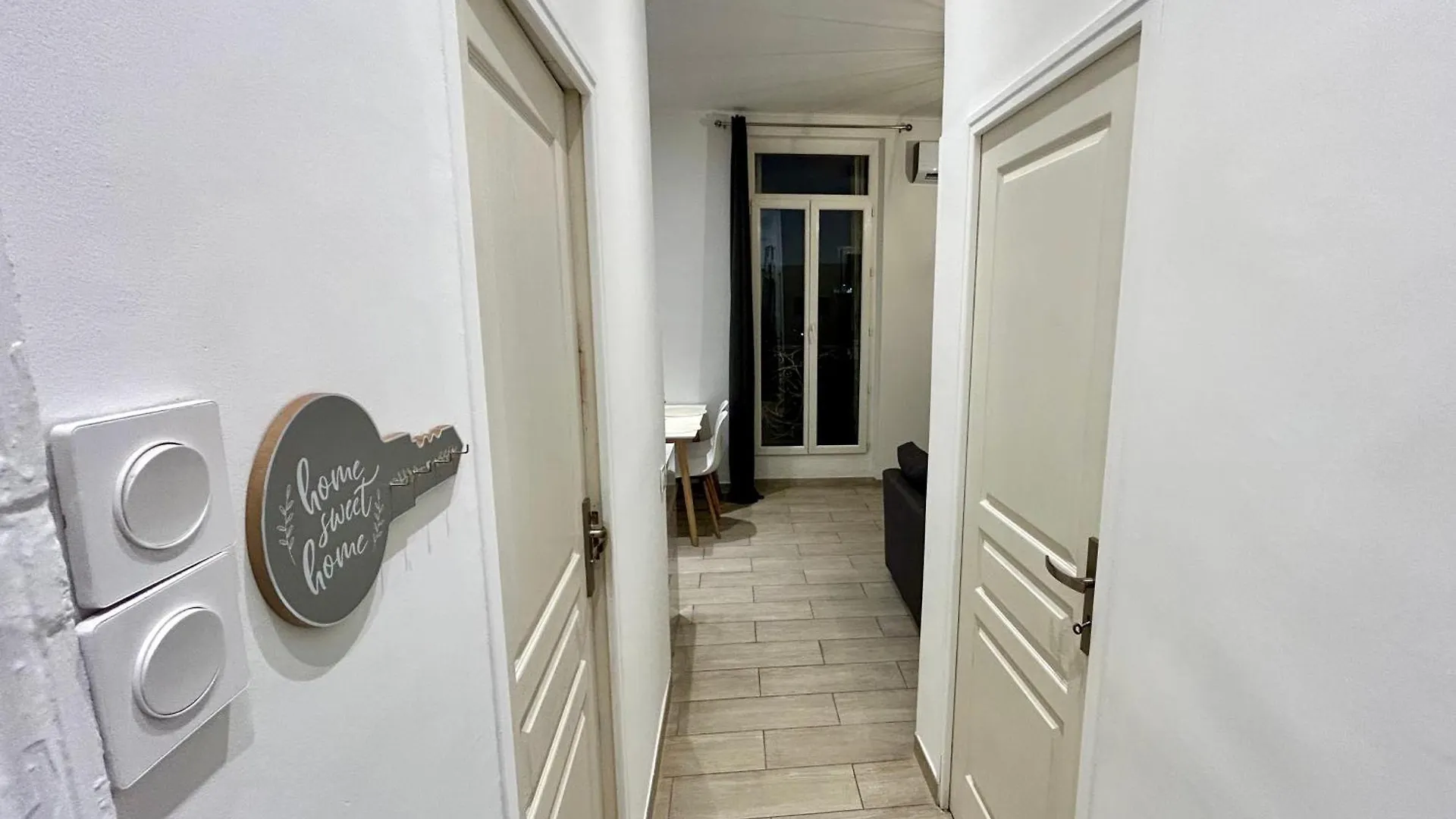 Lumineux 2 Pieces - Centre-Ville Climatise - Netflix Prime Canal - Bien Place Marseille Apartment