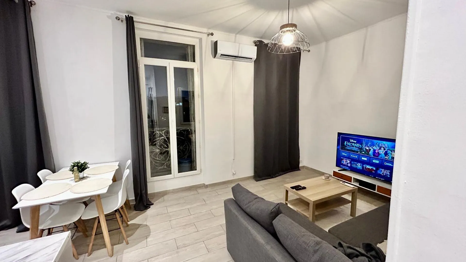 Lumineux 2 Pieces - Centre-Ville Climatise - Netflix Prime Canal - Bien Place Marseille 0*,  France