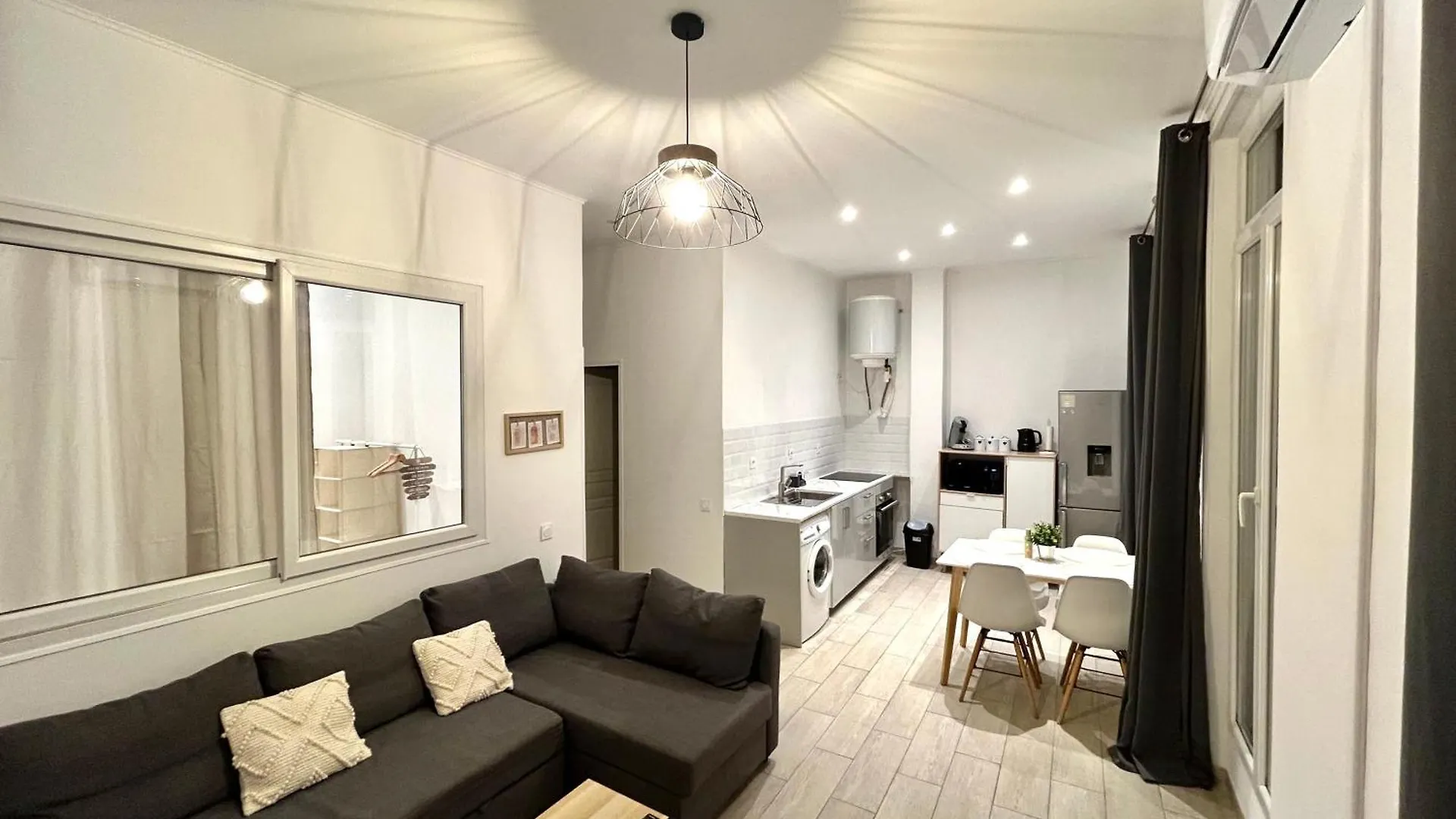 Lumineux 2 Pieces - Centre-Ville Climatise - Netflix Prime Canal - Bien Place Marseille France